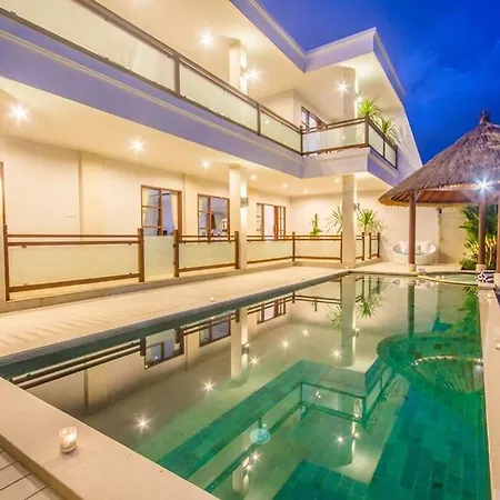 Villa Golden Palm Bali Canggu- Huge Luxe 2-Storey Villa