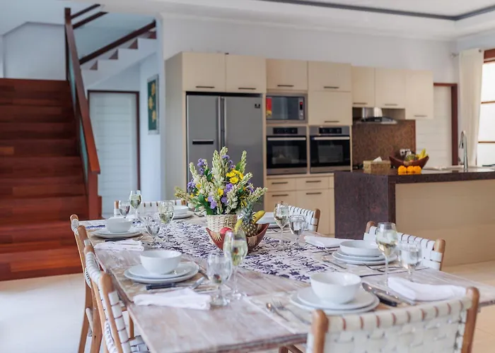 Villa Golden Palm Bali Canggu- Huge Luxe 2-storey *