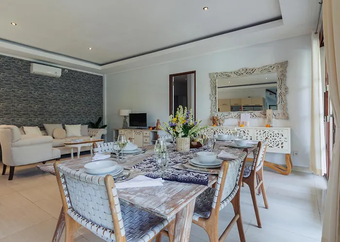Villa Golden Palm Bali Canggu- Huge Luxe 2-storey