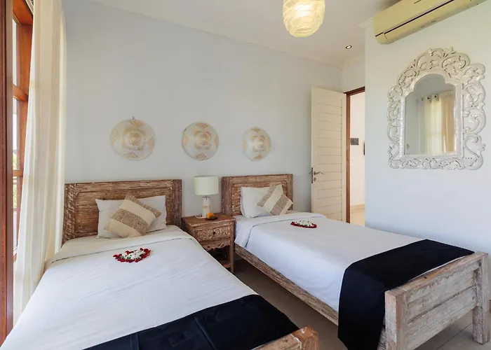 Golden Palm Bali Canggu- Huge Luxe 2-storey Villa Canggu