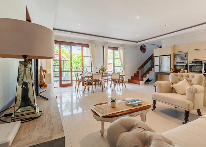 Villa Golden Palm Bali Canggu- Huge Luxe 2-storey *
