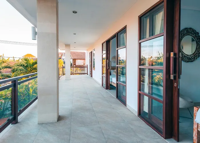Golden Palm Bali Canggu- Huge Luxe 2-storey Villa Canggu