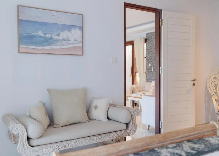 Golden Palm Bali Canggu- Huge Luxe 2-storey Canggu