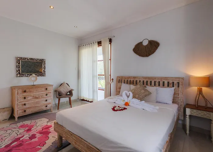 Golden Palm Bali Canggu- Huge Luxe 2-storey Villa Canggu