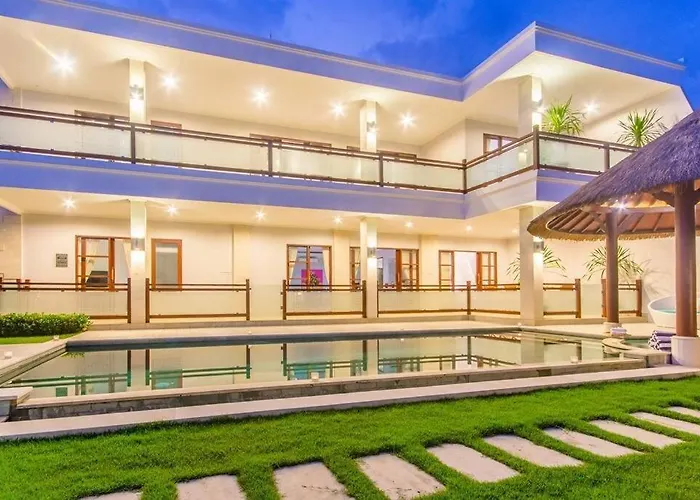 Villa Golden Palm Bali Canggu- Huge Luxe 2-storey Canggu