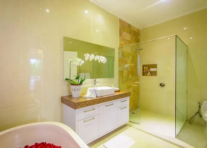 Villa Golden Palm Bali Canggu- Huge Luxe 2-storey *