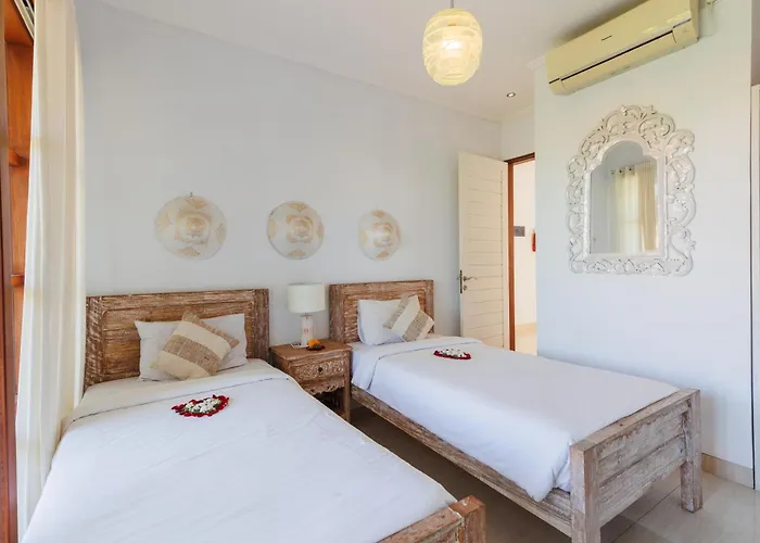 Villa Golden Palm Bali Canggu- Huge Luxe 2-storey Canggu
