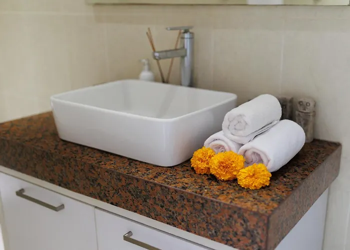 Golden Palm Bali Canggu- Huge Luxe 2-storey Villa Canggu