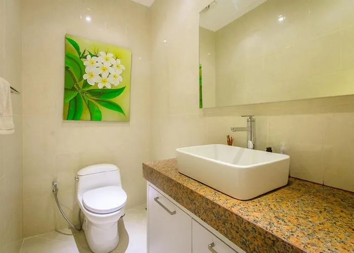Villa Golden Palm Bali Canggu- Huge Luxe 2-storey Canggu