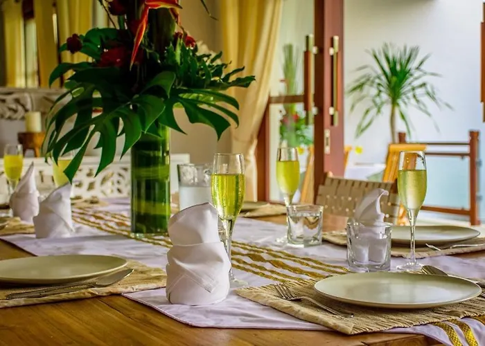 Golden Palm Bali Canggu- Huge Luxe 2-storey *