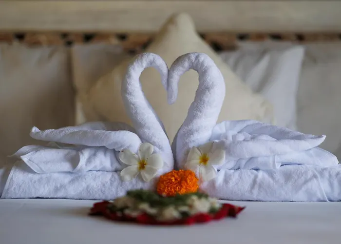 Golden Palm Bali Canggu- Huge Luxe 2-storey Villa *