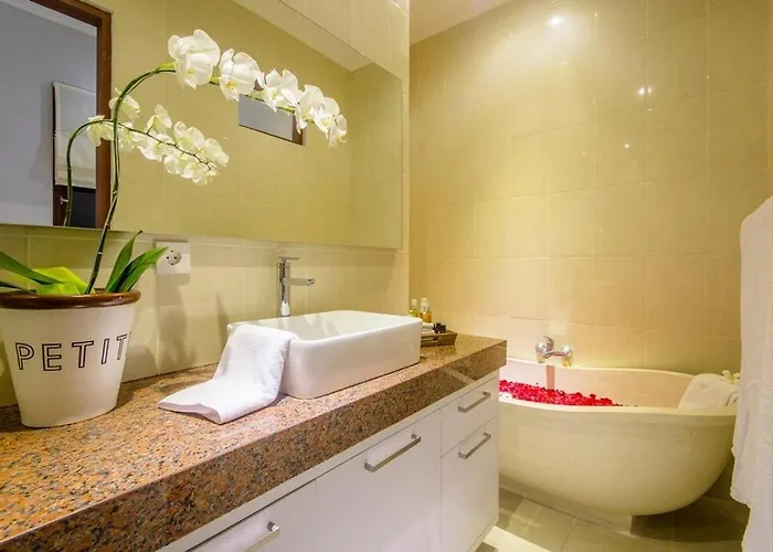 Golden Palm Bali Canggu- Huge Luxe 2-storey * Canggu