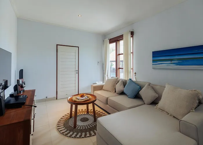 Golden Palm Bali Canggu- Huge Luxe 2-storey Villa