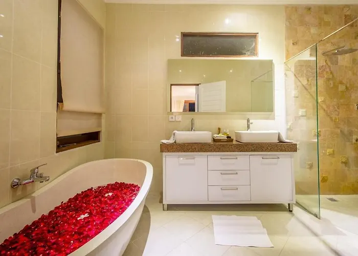Villa Golden Palm Bali Canggu- Huge Luxe 2-storey *