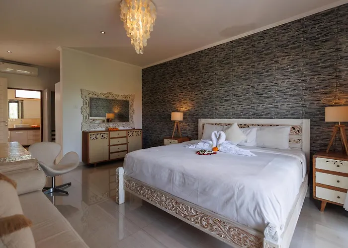 Golden Palm Bali Canggu- Huge Luxe 2-storey Canggu