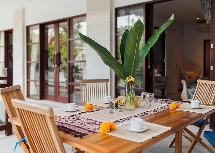 Golden Palm Bali Canggu- Huge Luxe 2-storey Villa *