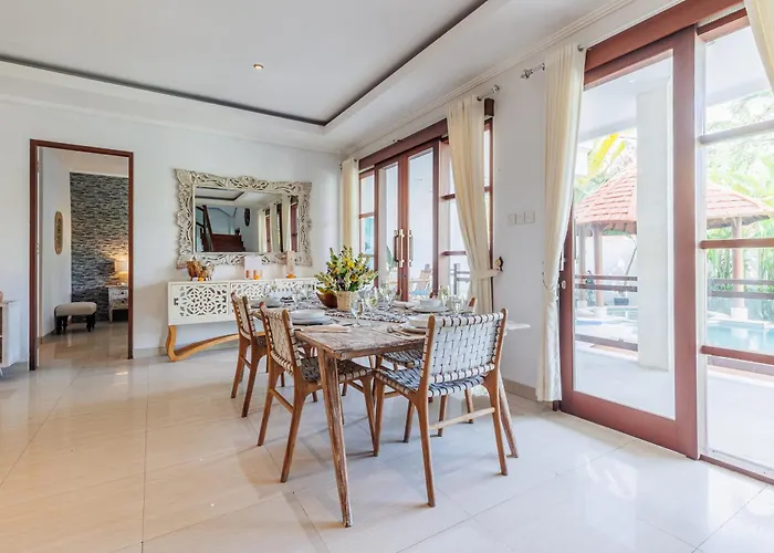 Villa Golden Palm Bali Canggu- Huge Luxe 2-storey