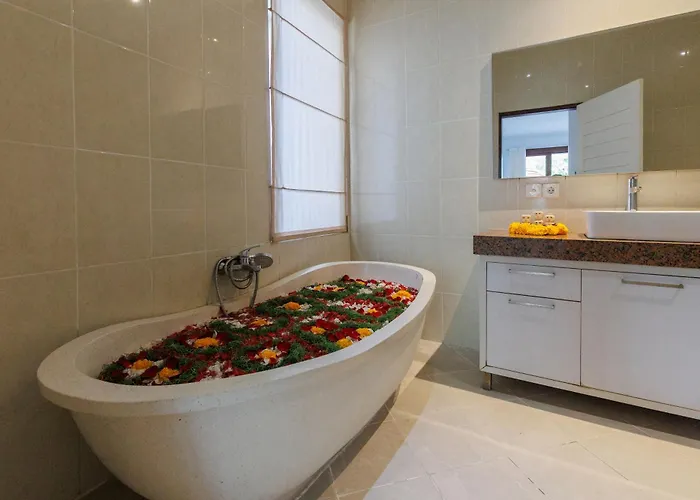 Golden Palm Bali Canggu- Huge Luxe 2-storey Villa