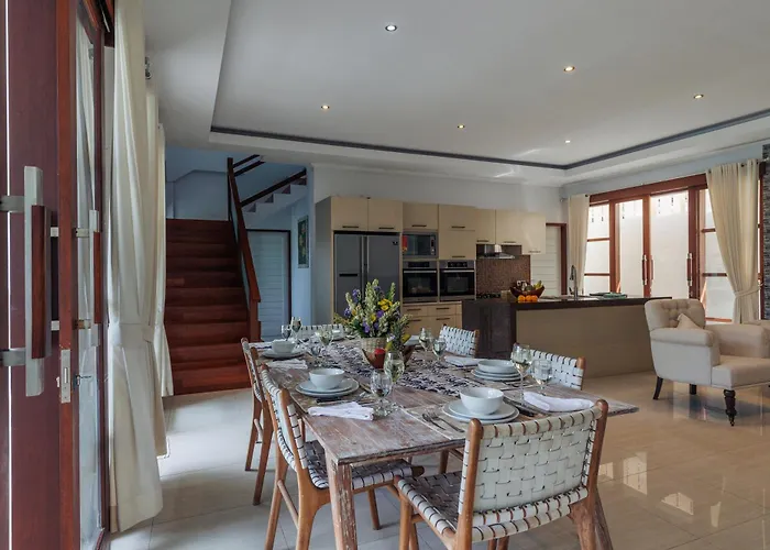 Villa Golden Palm Bali Canggu- Huge Luxe 2-storey